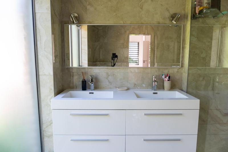 6 Bedroom Property for Sale in Plattekloof Western Cape